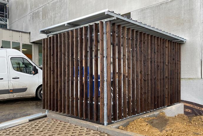 overkapping met houten afwerking