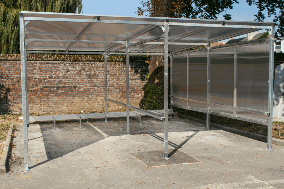 dubbele karrenstalling met scheiding