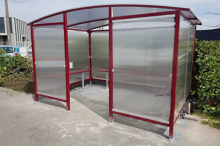 rokersoverkapping in rood gelakte structuur