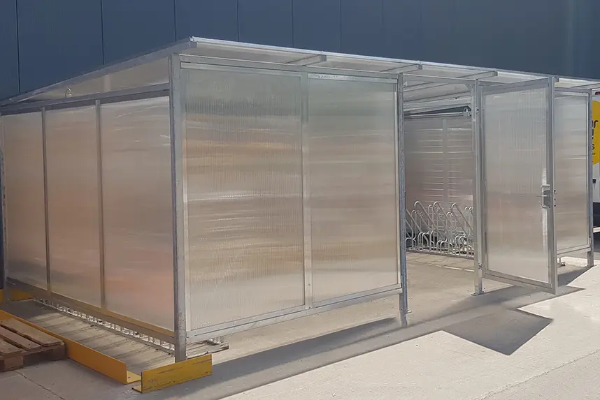 Brede opslagoverkappinge